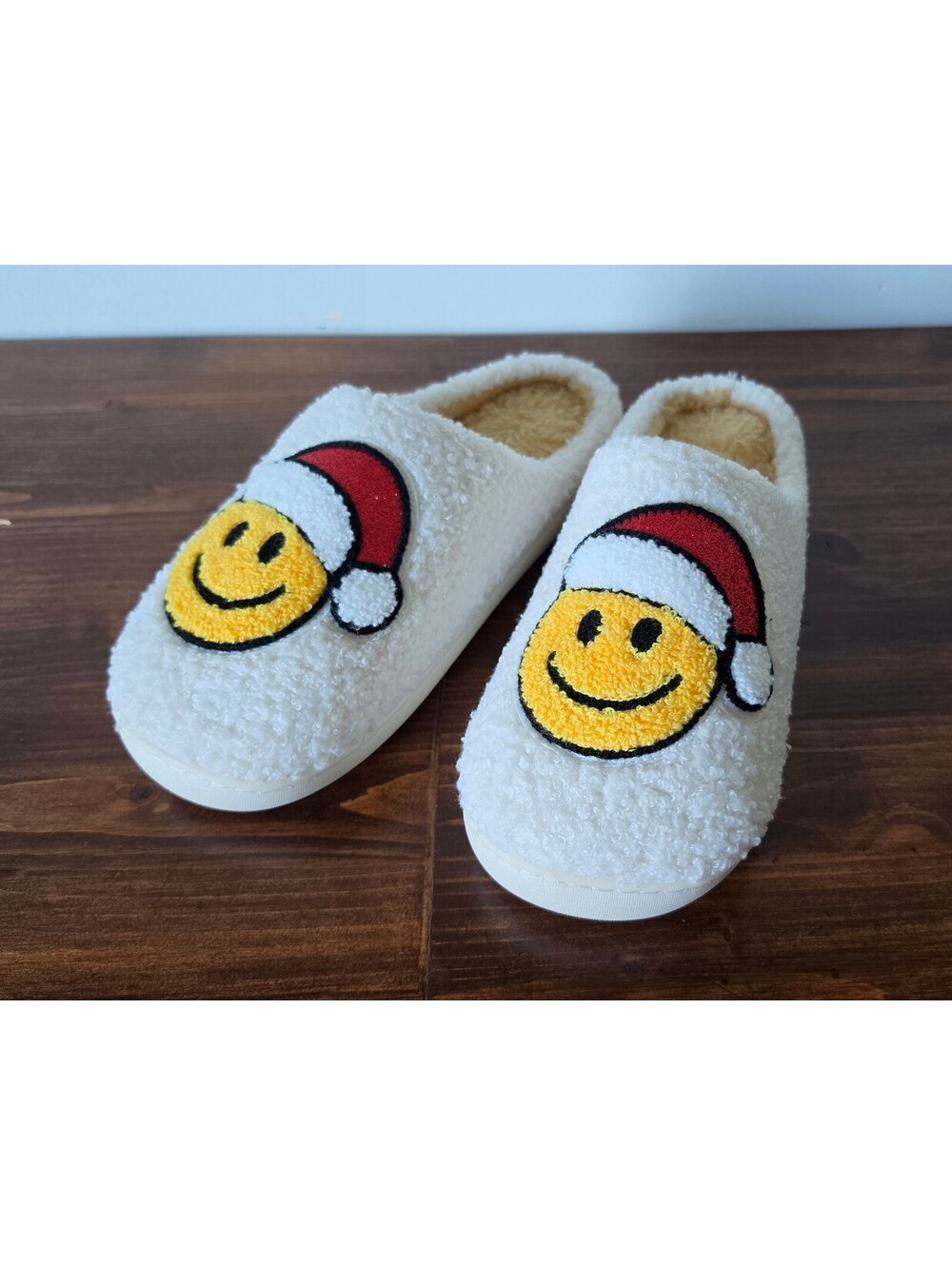 NWT Santa Smiley Face Christmas Slippers Fuzzy Sherpa Cream Large 9-10, 406